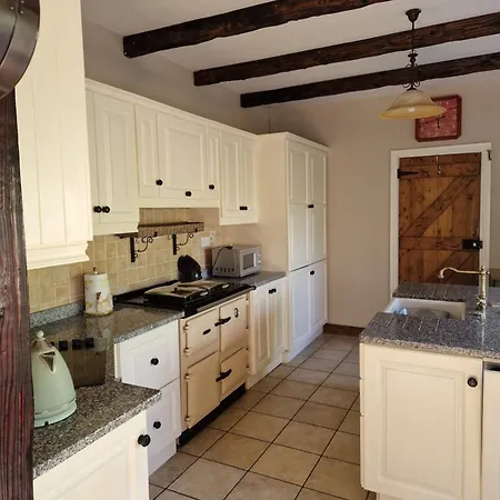 Farm House Cottage *