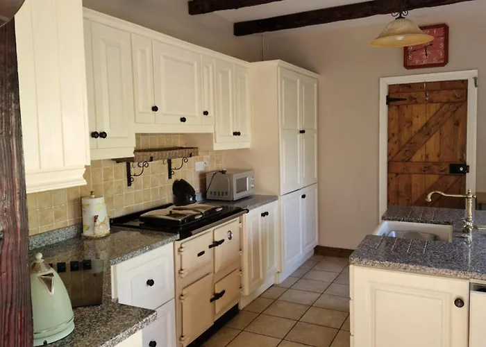 Farm House Cottage *